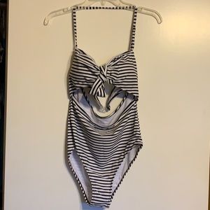 One piece cutout swimsuit
